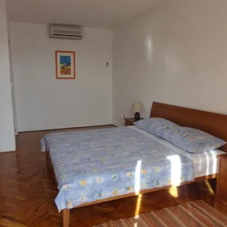 Tolles Haus In Okrug Gornji Mit Eigenem Balkon Holiday home