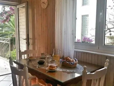 Tolles Haus In Okrug Gornji Mit Eigenem Balkon