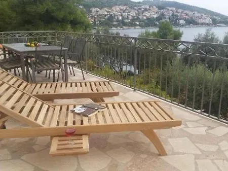 Tolles Haus In Okrug Gornji Mit Eigenem Balkon Holiday home