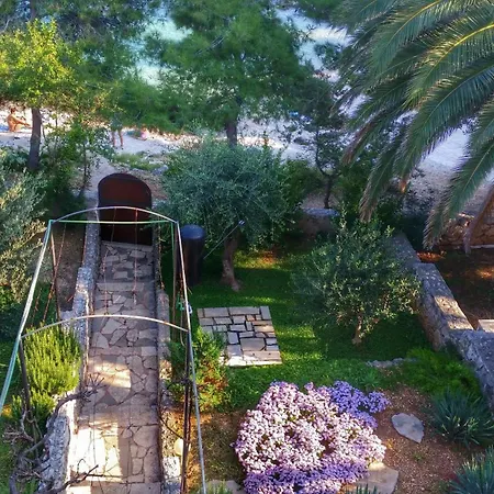 Tolles Haus In Okrug Gornji Mit Eigenem Balkon Holiday home