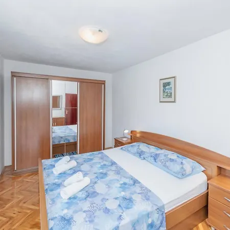 Tolles Haus In Okrug Gornji Mit Eigenem Balkon Casa vacanze *