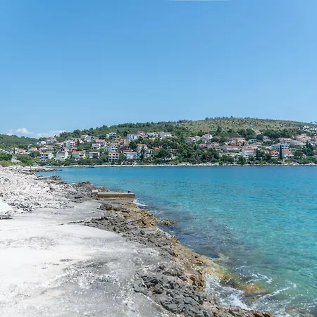 Tolles Haus In Okrug Gornji Mit Eigenem Balkon * Traù