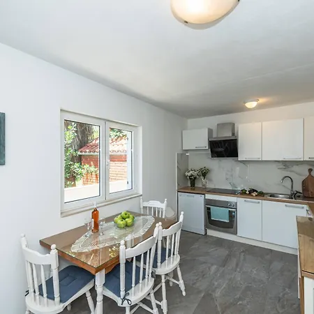 Casa vacanze Tolles Haus In Okrug Gornji Mit Eigenem Balkon *