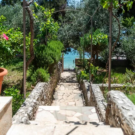 Tolles Haus In Okrug Gornji Mit Eigenem Balkon * Traù