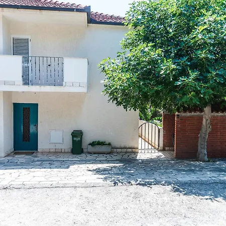 Dom wakacyjny Tolles Haus In Okrug Gornji Mit Eigenem Balkon Trogir