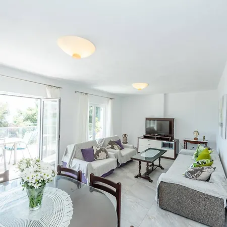 Tolles Haus In Okrug Gornji Mit Eigenem Balkon Dom wakacyjny *